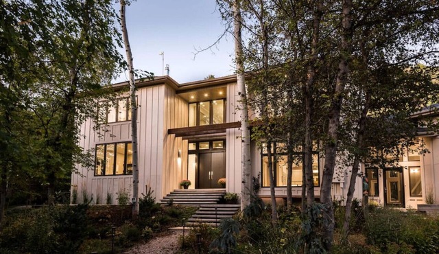 25-Bed, Amenity-Rich Estate in a Private Forest