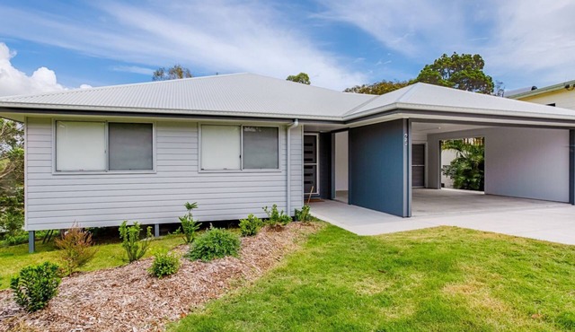 25 Cooloola Drive - Rainbow Beach. Stunning, Modern, Open Plan Beach House. Wifi.