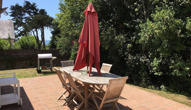 25 Cozy Atmosphere and Leafy Garden