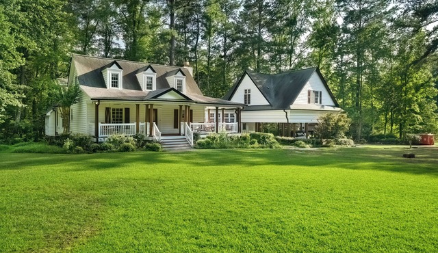 25 Guests/Luxe Estate w/Pool Table + Bar