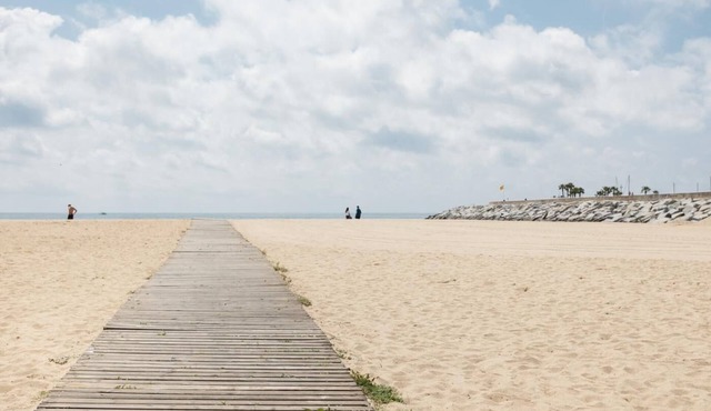 25 km Barcelona , 100 meters from the beach (mat6)