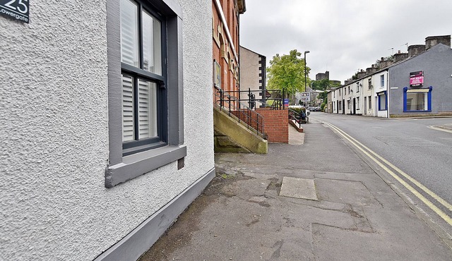 25 LOWERGATE, family friendly, luxury holiday cottage in Clitheroe