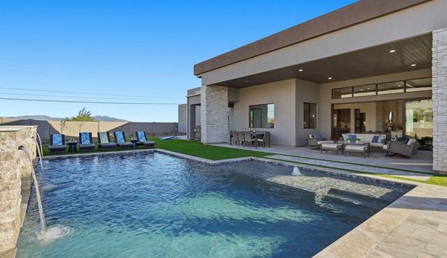 '25 Lux New Build - Pool - 3 King Suites - Gym w/Peloton