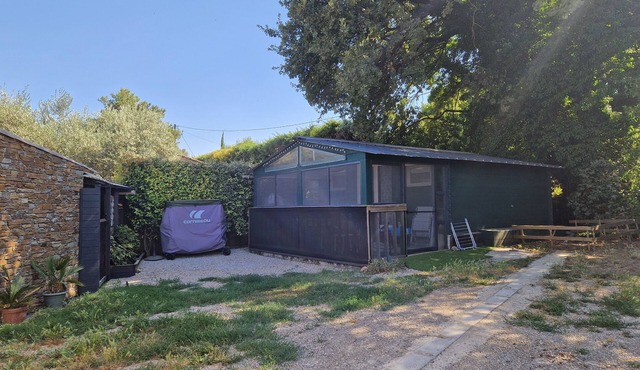 25 m2 chalet + screened terrace, private spa, garden, shared pool