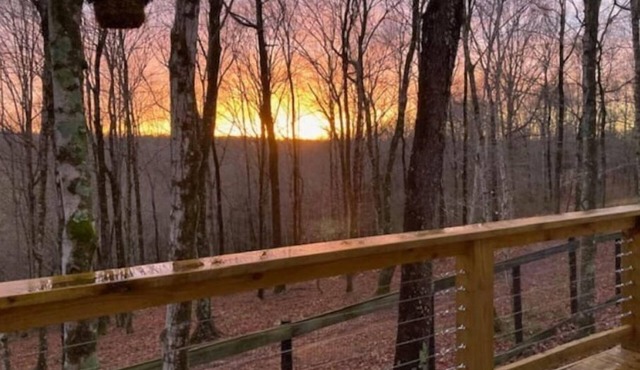 25 miles from downtown Nashville