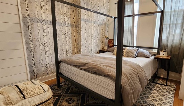 #25 NEW Cozy and Stylish Room + TV In Point Breeze