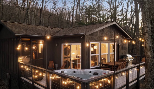 25% Off ~ Hygge mountain retreat w/stunning views