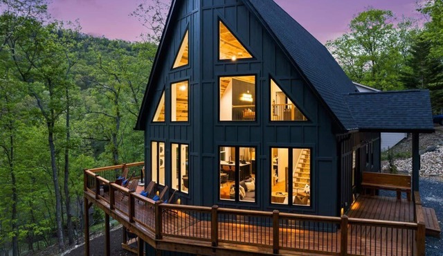 25% Off ~ Mountain Retreat Haven~Hot Tub~Game Room