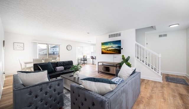 25% OFF: Spacious 4 bedroom-Pet Friendly-Fenced