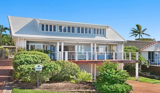 25 Queen of Colonies Parade