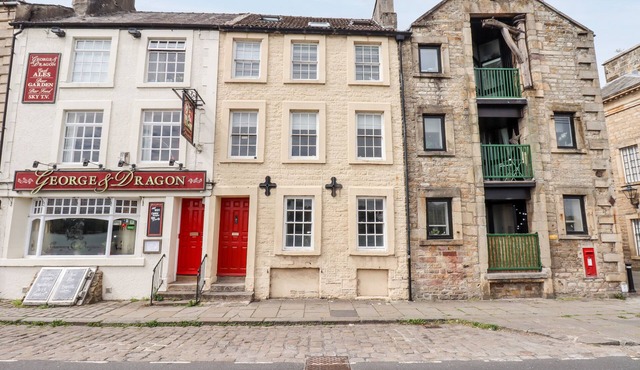 25 ST. GEORGES QUAY, family friendly in Lancaster