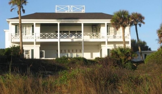250 Feet Oceanfront Property- Direct Beach Access and Private Pool