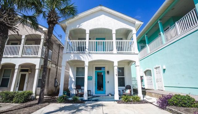 250 Steps to the Beach! 2 King Master Suites! Sleeps 10 and Close to 30A Dining!