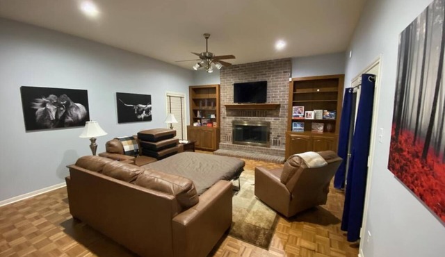2500 sq ft home on quite street close to A&M functions
