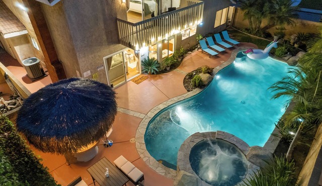 2500 sqft 4-Bedroom House w/Pool, Hot Tub, King Bed, Garage