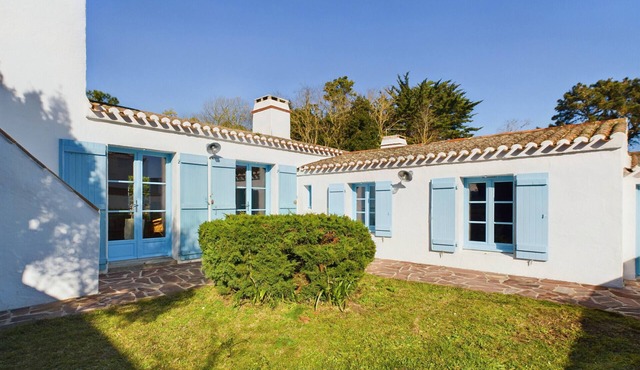 250m from Linière beach, residence for 8