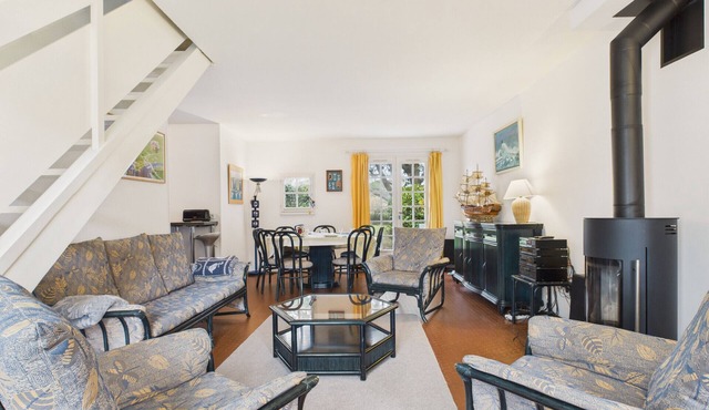 250m to beach, home with garden - 4 adults/3 kids