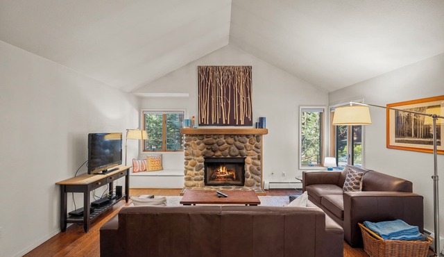 252 McCloud Upper level unit