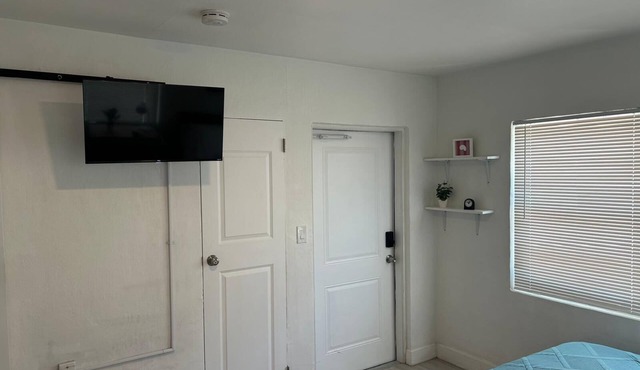 2526 Modern Studio in Historic Area