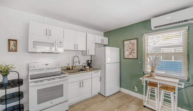 2528 Renovated Studio Near The Beach