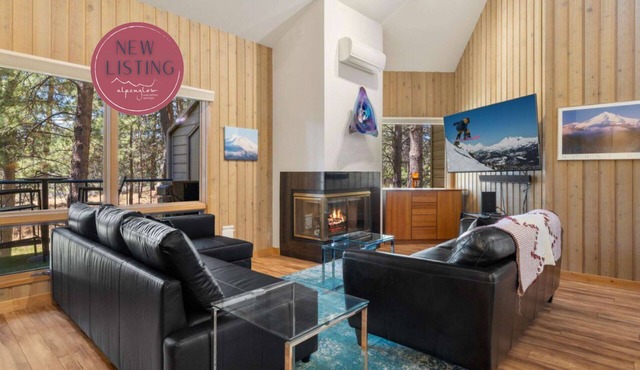 258 Mt. Bachelor Village Community Pool Hot Tub, ductless air and heat, pet free