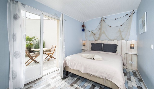 25m² studio for 3 people, 2 steps from the harbour