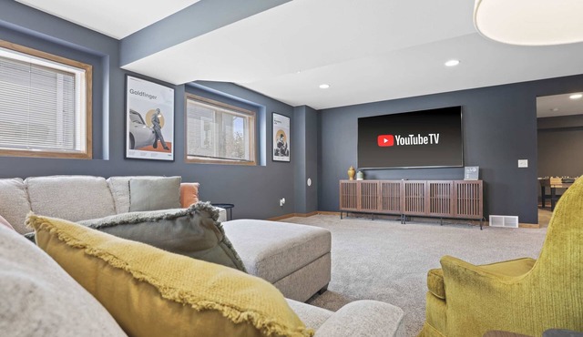 25min to Capitol - KING Suite - Game Room - Groups