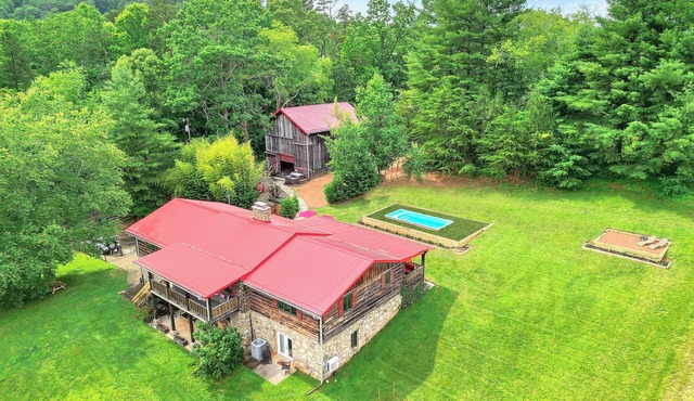 25p Mountain Retreat on 5.2 acres w Pool/Spa/Movie Theatre/Gameroom 5m from DT