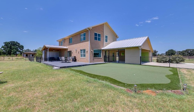 26-Acre Pilot Point Ranch Home w/Pool & Mini Golf
