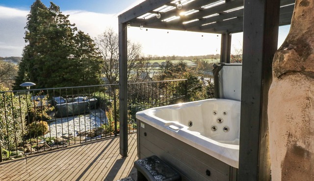 26 FRENCHGATE, family friendly, with hot tub in Richmond