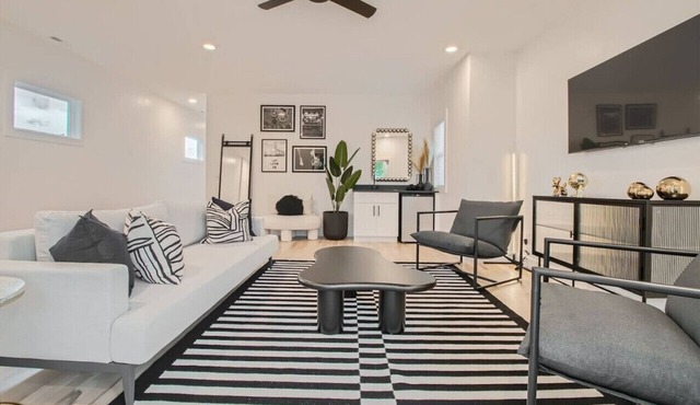 26- New! Modern Home- The Music City Collection