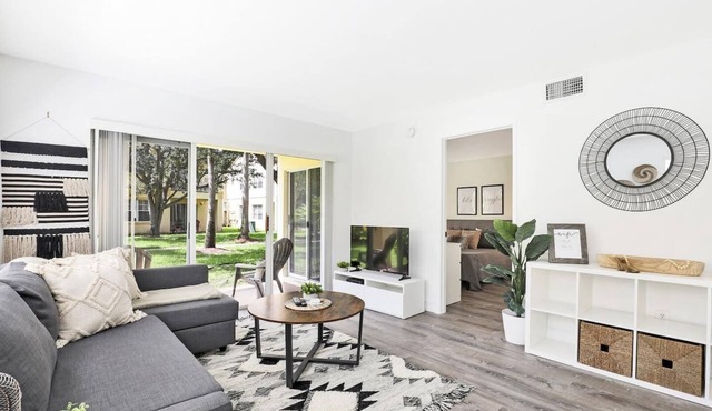 260A - Boca Retreat w/Pool, Parking, Near Evert Tennis & Shops