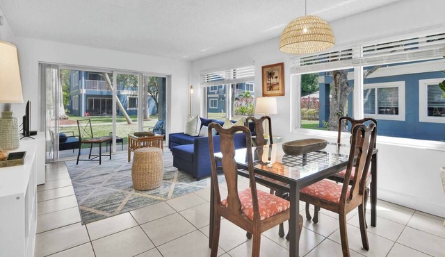 260B - Boca Retreat w/Pool, Parking, Near Evert Tennis & Shops