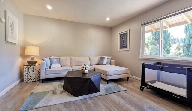 261-11 Cozy 1-Bedroom Apartment near Downtown Mountain View