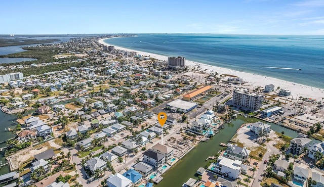 261/265 Canal Estates: 12BR, Pools & Spas, Water Views