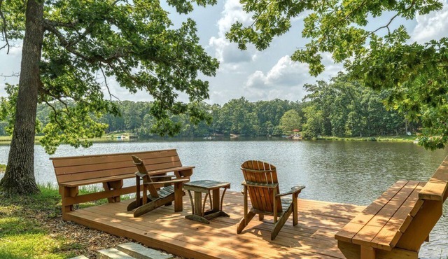 2621 Grendel Grove, Gorgeous Lakeside Chalet with Yard, Firepit, Private Dock By Sarah Bernard