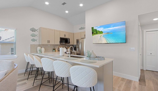 2633 Coconut Dreams A: 3BR w/Pool & Steps to Beach