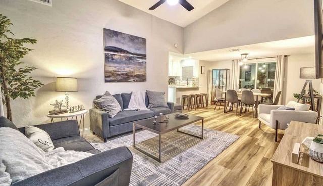 2648 NW 42nd Pl · Modern & Amazing Retreat w/Games