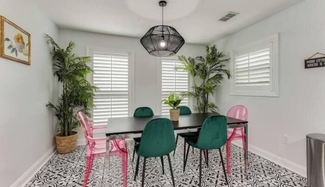 2680- Space Cadet, Single Level, Big Yard, Large Living Area, Pet & Kid Friendly