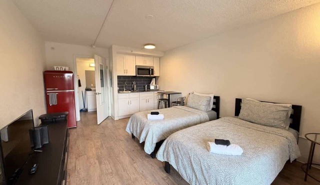 [27] ATX Studio: 2 Twin Beds, Pool, Gym & Dog Park
