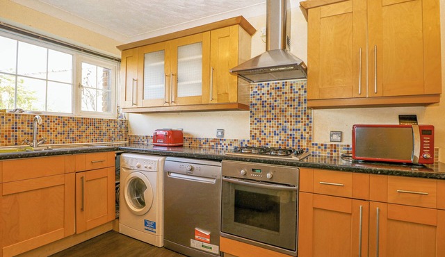 27 PATCHDEAN, pet friendly, with a garden in Hove