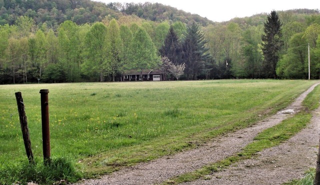 27 Riverfront Acres of Serene Mountain Views - Dog and Kid paradise!