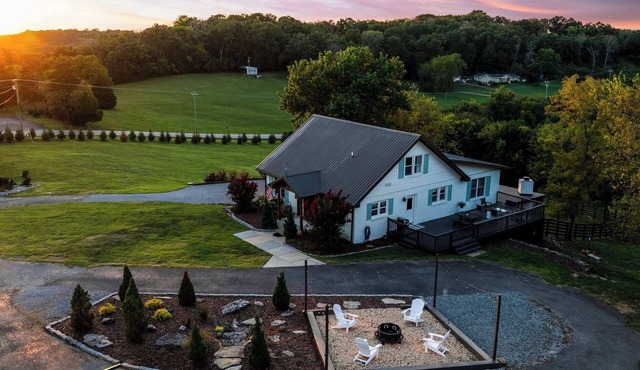 27 South - Lux Estate w/Views, Hot Tub & Gameroom