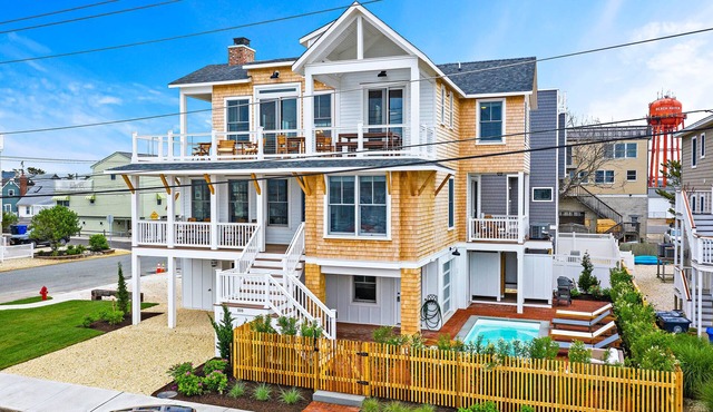 270 Degree Bay Views! Amazing home with a Pool! Weekend of 9/14 available!