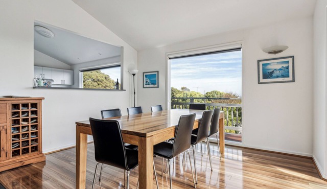 270 Degrees - Amazing views, open fire. Family and dog friendly.