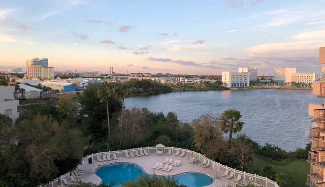 2701 · Luxury Lakefront Unit With Pool Views