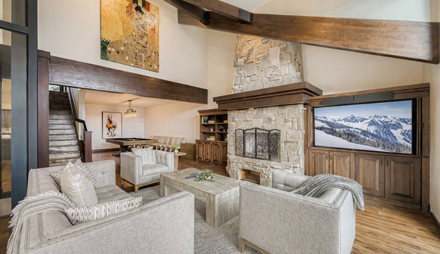 2744 Stylish Ski Getaway with Hot Tub Pool and Lift Shuttle