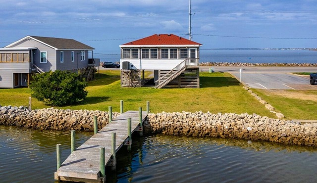 275 - Water-Front - Private Pier, Water-Side Screened Deck, & More!
