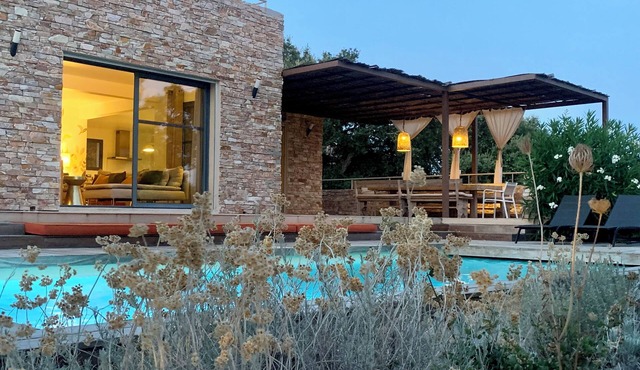 275m², breathtaking view, quiet, 28° pool, 12 people, 10 mins from Porto Vecchio