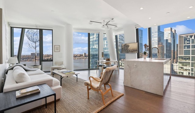 27th Floor Luxury Condo in the Lincoln Center area of charming UWS